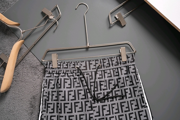 ブランドハーフパンツ側面デザイン